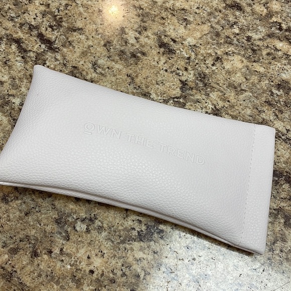 Own The Trend Sunglasses. Brown/Amber Print. NEW IN CASE - Picture 9 of 9